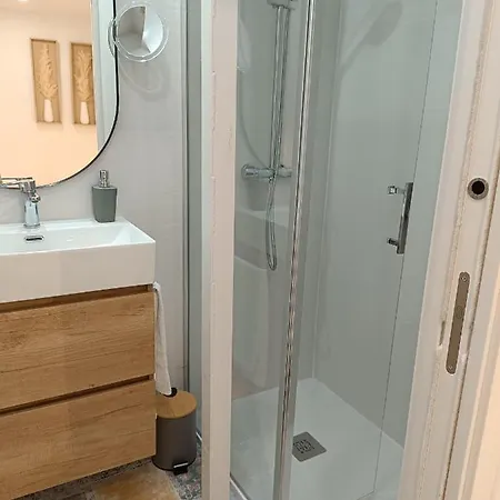 Cristo Del Rocio - Parking Gratis