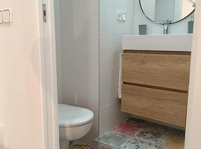 Cristo Del Rocio - Parking Gratis