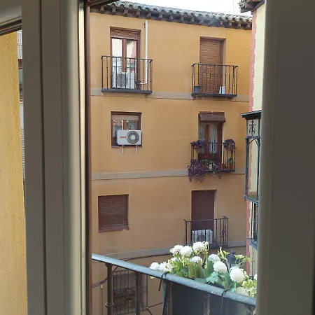 Cristo Del Rocio - Parking Gratis