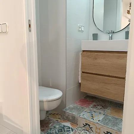 Cristo Del Rocio - Parking Gratis