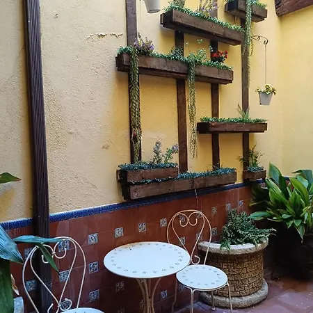 Cristo Del Rocio - Parking Gratis