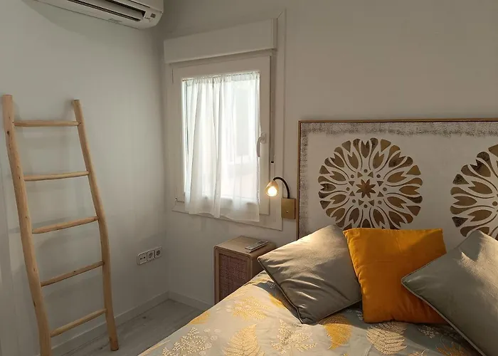 Cristo Del Rocio - Parking Gratis *