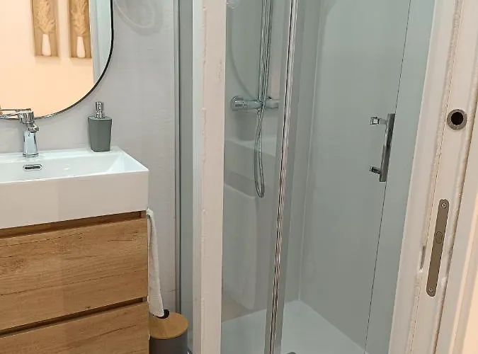 Cristo Del Rocio - Parking Gratis