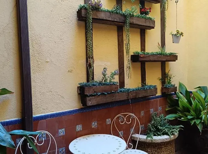 Cristo Del Rocio - Parking Gratis